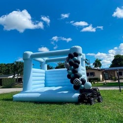 71vrJ6Z0VFL. AC SX466 1724680231 Light Blue Open Castle Full Size Bounce House