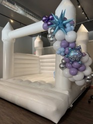 494160908 614819384934282 3876986210909357613 n 1746126981 1 White Open Castle Full Size Bounce House
